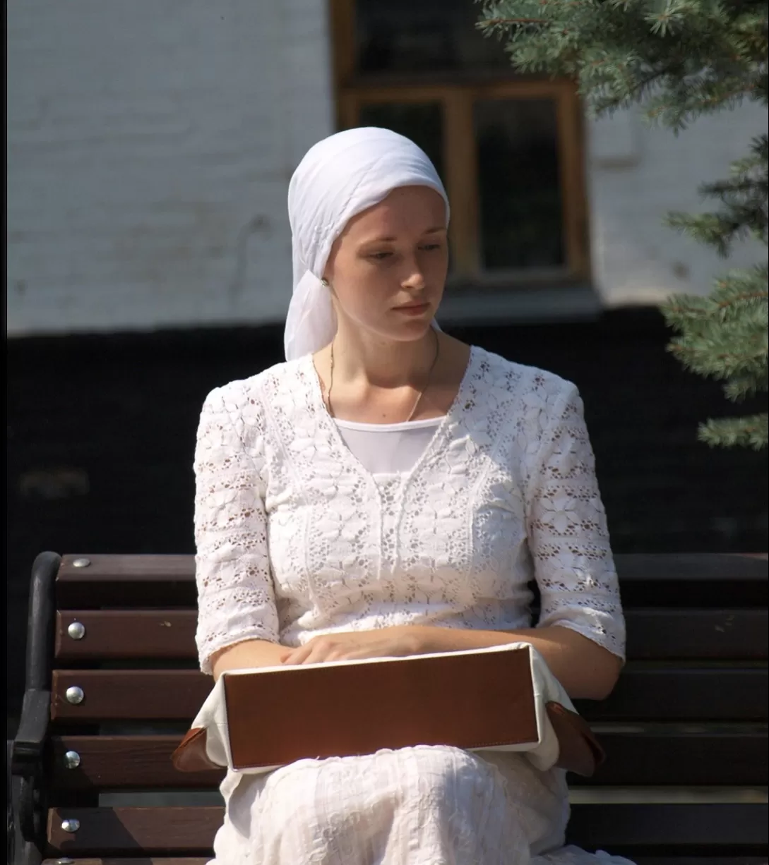 Acoperământul la femei, o temă culturală?